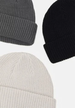 Pier One Unisex 3 Pack - Beanie - Black/Dark Grey/Off-White/ -Pier One 227c946f16e945278f07dcddf0a935a2