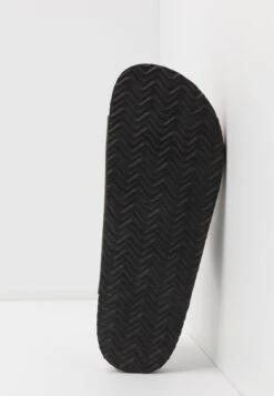 Pier One Unisex - Slippers - Brown 10 Pier One Unisex - Slippers - Brown -Pier One 23e143c048ee4fd8b5e22a3556ccfbfb