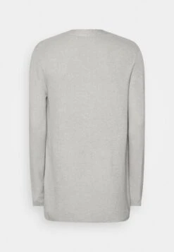 Pier One -Pier One 70ee99a3d10843acb9324c350862215d