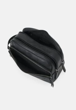 Pier One Wash Bag - Black -Pier One 72c61a3eb0464acab4cb9e5cbe61c284