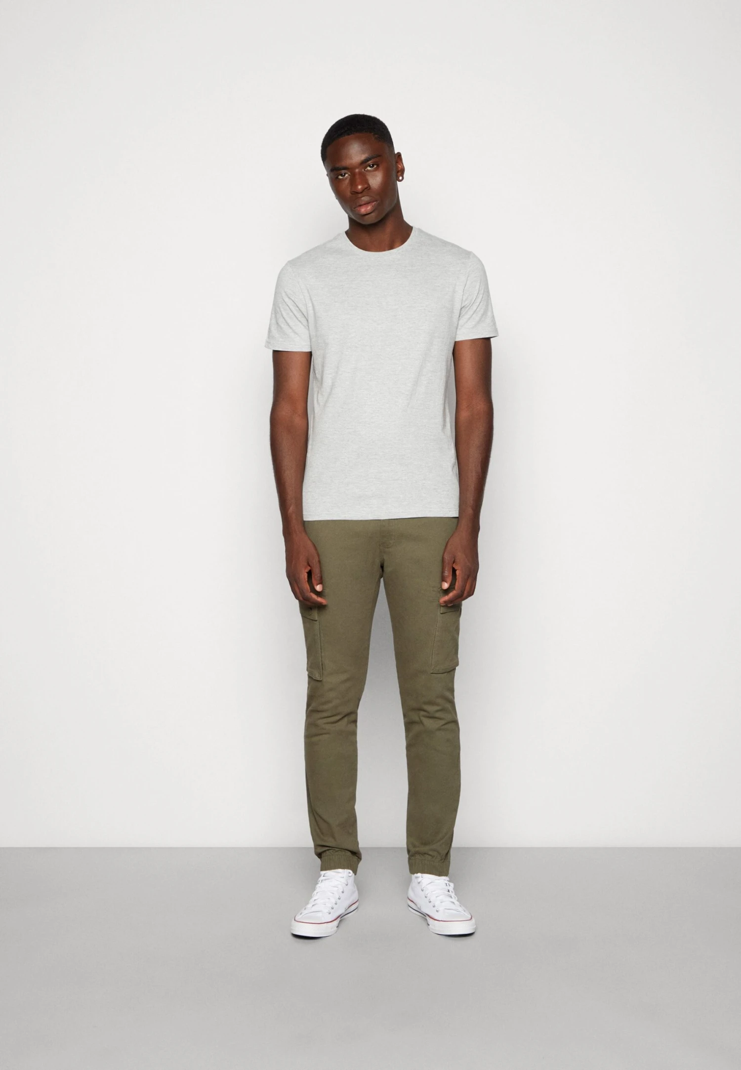 Pier One Unisex 5 Pack - Basic T-Shirt - Black /Dark Blue/Dark Green 1 Pier One Unisex 5 Pack - Basic T-Shirt - Black /Dark Blue/Dark Green