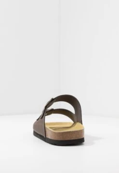 Pier One Unisex - Slippers - Brown 9 Pier One Unisex - Slippers - Brown -Pier One 76fa55bccc3c473ca40cf8defda1f49a