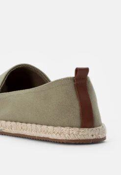 Pier One Rena Espadrille Unisex - Espadrilles - Olive 11 Pier One Rena Espadrille Unisex - Espadrilles - Olive -Pier One 8b1ef3dce9d344a08d816af96a53324d
