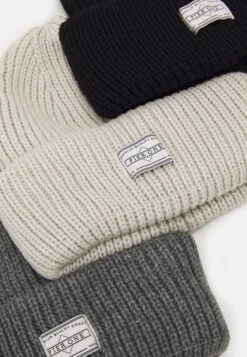 Pier One Unisex 3 Pack - Beanie - Black/Dark Grey/Off-White -Pier One 95a5e9e5960d44b887ec581a941f516e