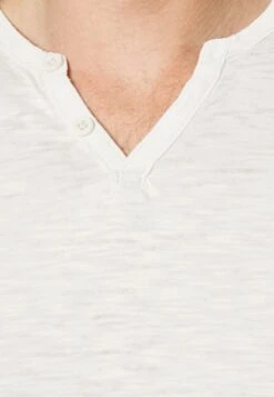 Pier One Basic T-Shirt - Off-White -Pier One 98d0da50953649dd880949f058c3b43f