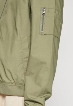 Pier One Bomber Jacket - Olive -Pier One b6f4db9ef2ef4f15aaa38b0e9fcce92f