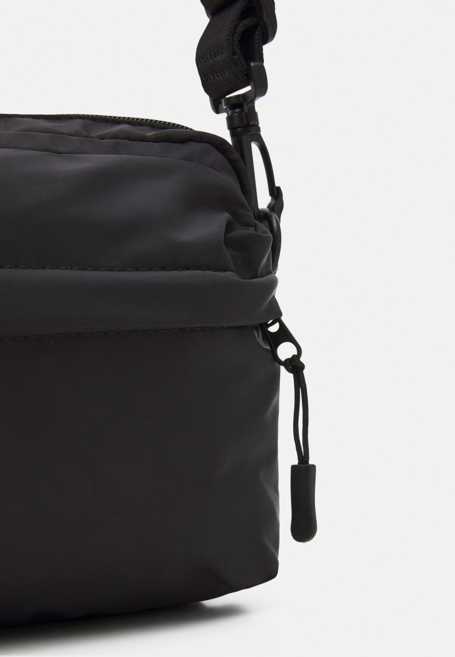 Pier One Across Body Bag - Black 4 Pier One Across Body Bag - Black - Image 4