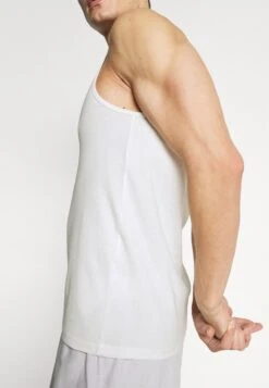 Pier One 3 Pack - Undershirt - Dark Blue/Bordeaux/Off-White -Pier One c107c99d278e430b8a693d0ec45ebe1a