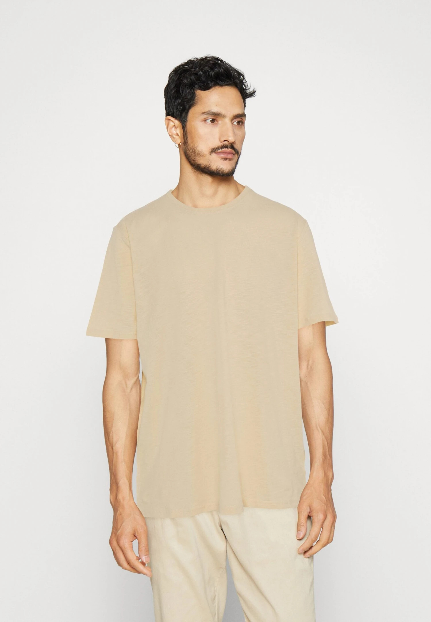 Pier One 5 Pack - Basic T-Shirt - Mint/Off-White/Khaki 7 Pier One 5 Pack - Basic T-Shirt - Mint/Off-White/Khaki - Image 7