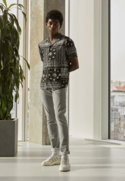 Pier One Unisex - Shirt - Black