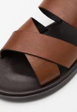 Pier One Unisex - Sandals - Cognac 15 Pier One Unisex - Sandals - Cognac -Pier One fca88867f3d148f3b5e1b6a7b9207332